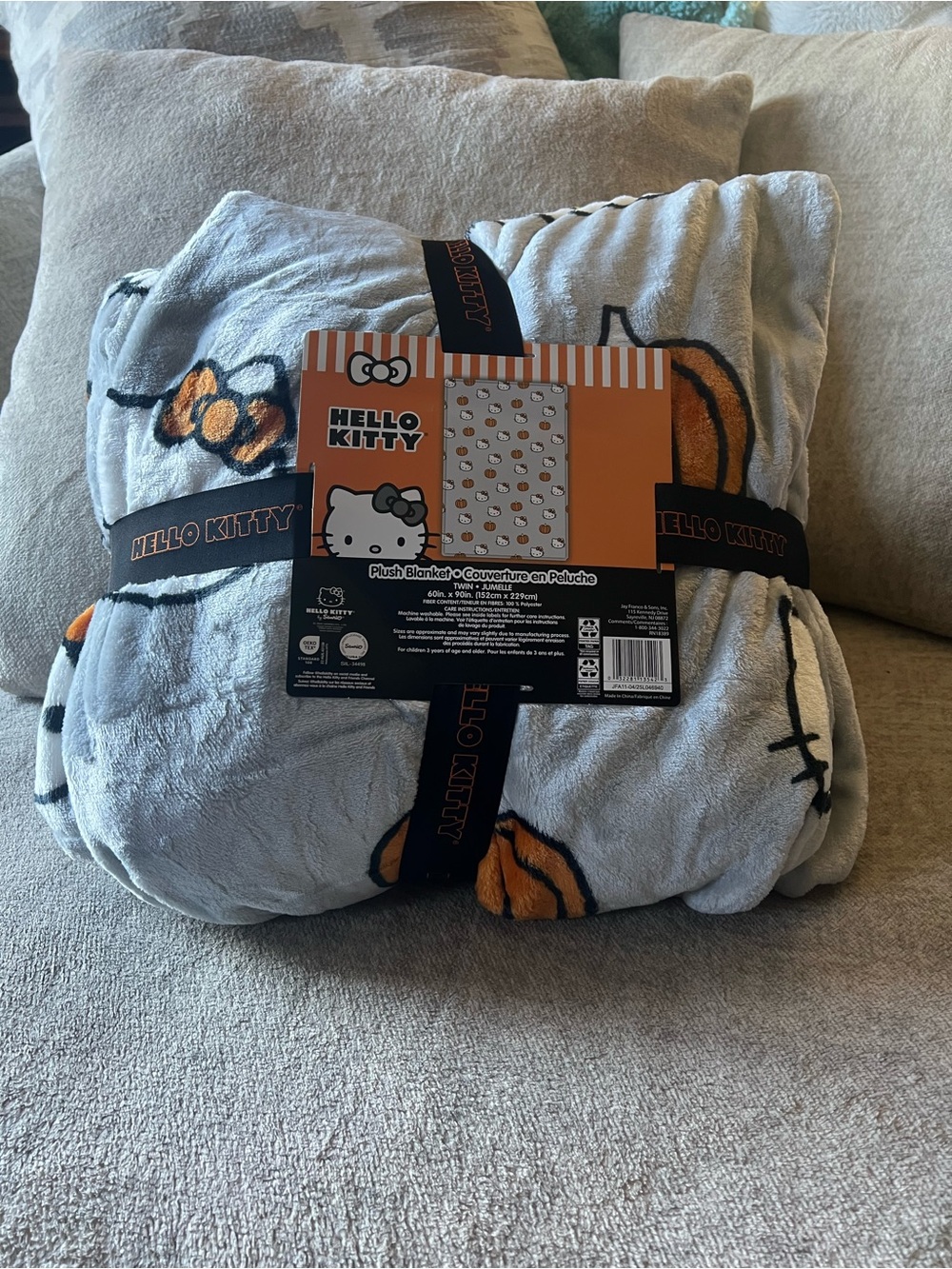 NWT Hello Kitty Pumpkin Halloween Fall Plush Blanket Twin 60”x90” Grey